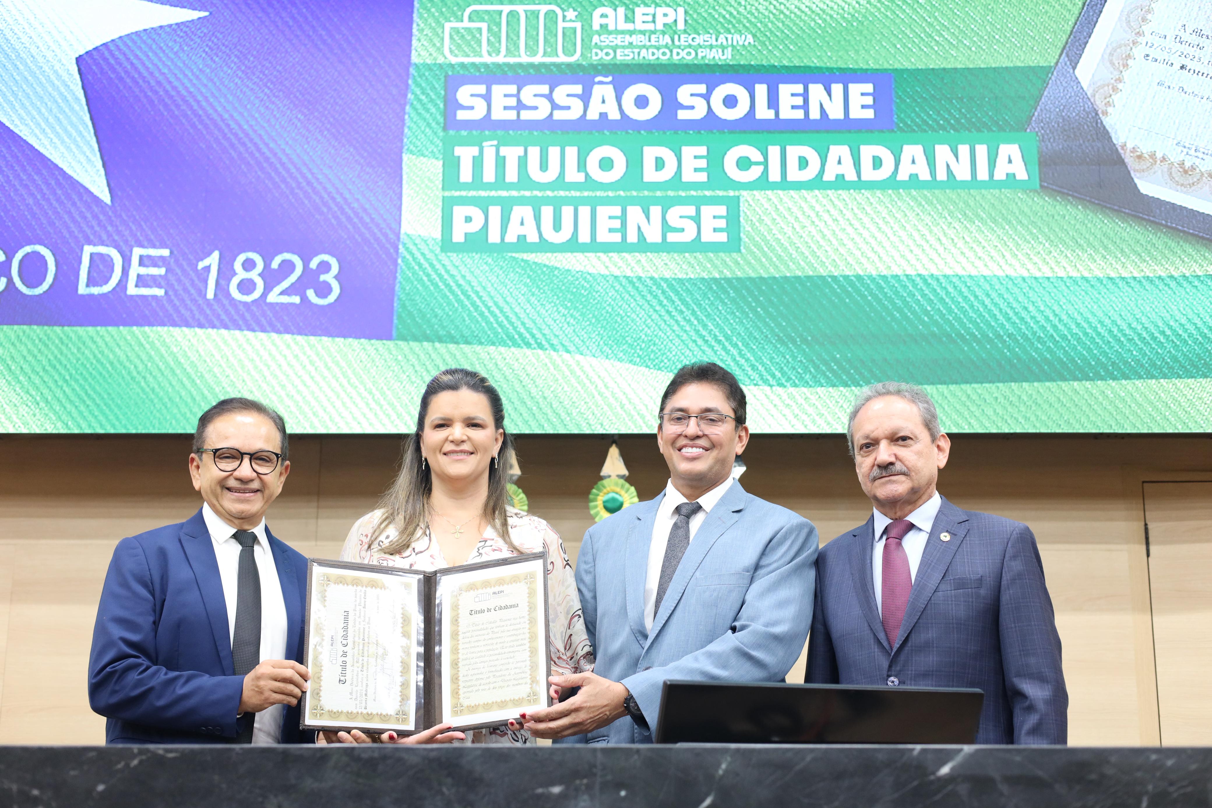 CONCESSÃO DE TÍTULO DE CIDADANIA PIAUIENSE A PROMOTORA ÁUREA EMÍLIA BEZERRA MADRUGA (3).jpeg