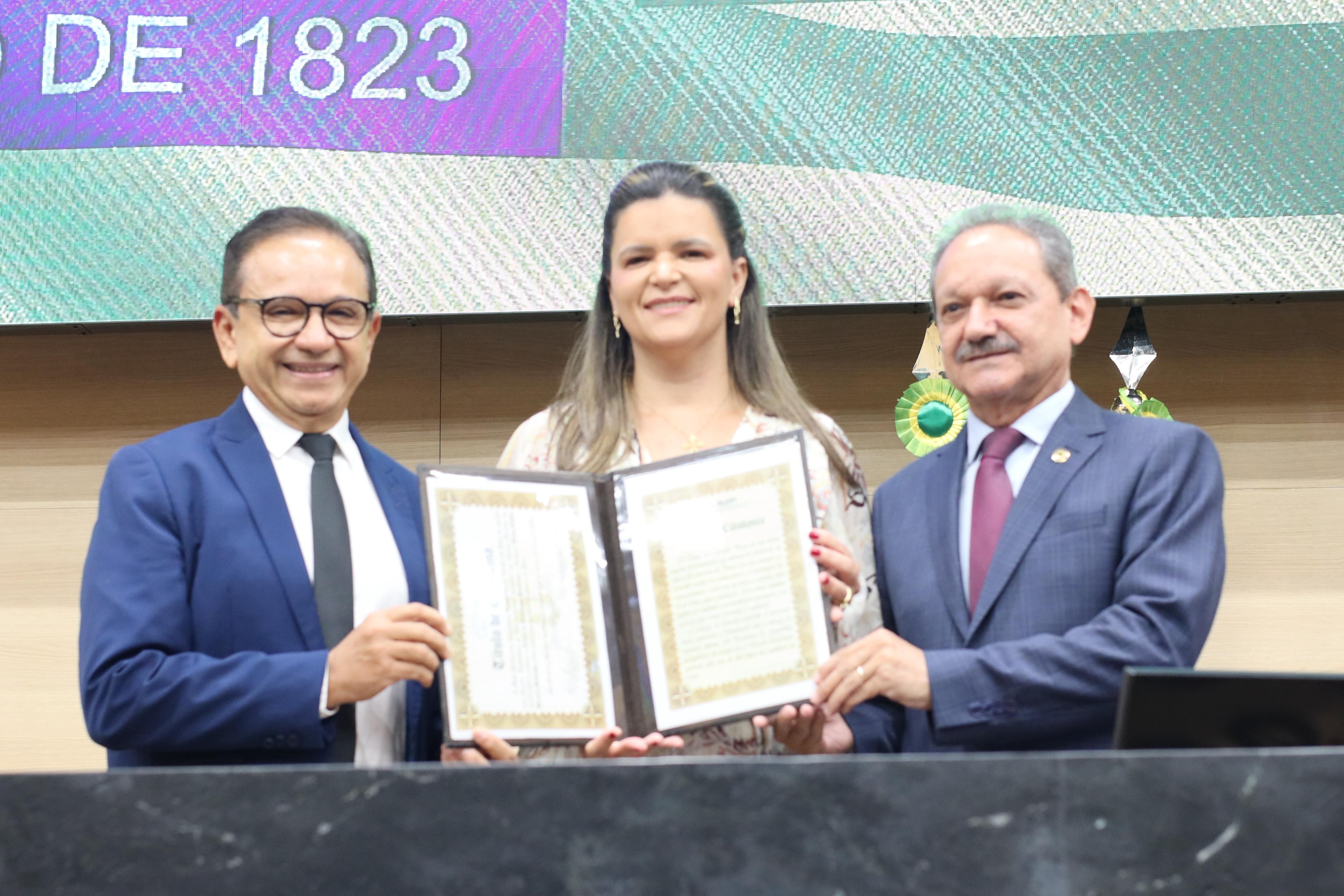 CONCESSÃO DE TÍTULO DE CIDADANIA PIAUIENSE A PROMOTORA ÁUREA EMÍLIA BEZERRA MADRUGA (4).jpeg