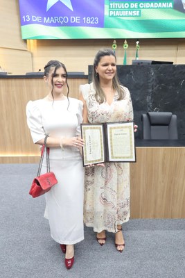 CONCESSÃO DE TÍTULO DE CIDADANIA PIAUIENSE A PROMOTORA ÁUREA EMÍLIA BEZERRA MADRUGA (8).jpeg