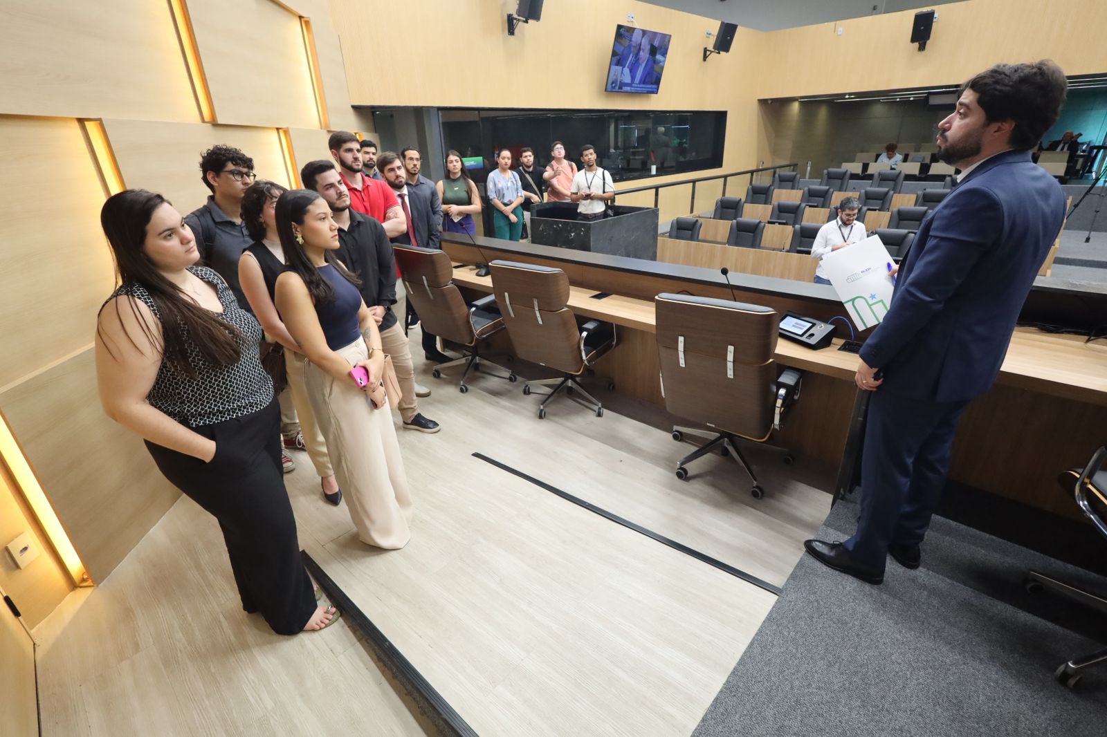 VISITA DE ACADEMICOS DE DIREITO (2).jpeg