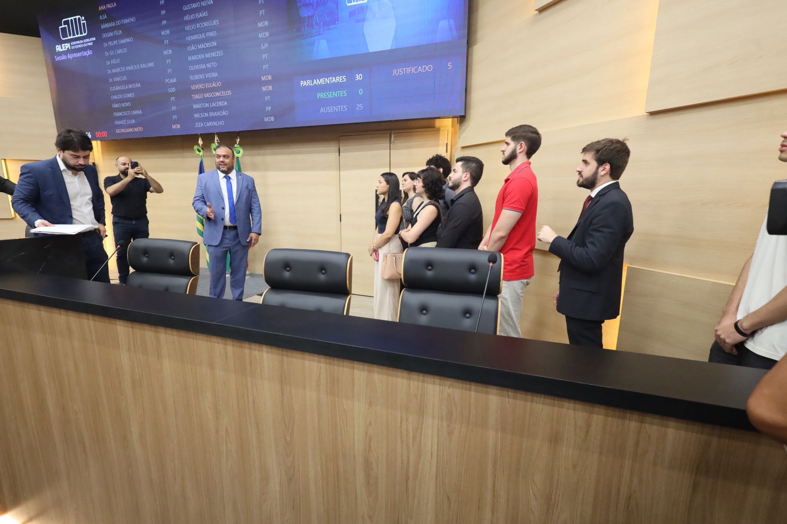 VISITA DE ACADEMICOS DE DIREITO (4).jpeg