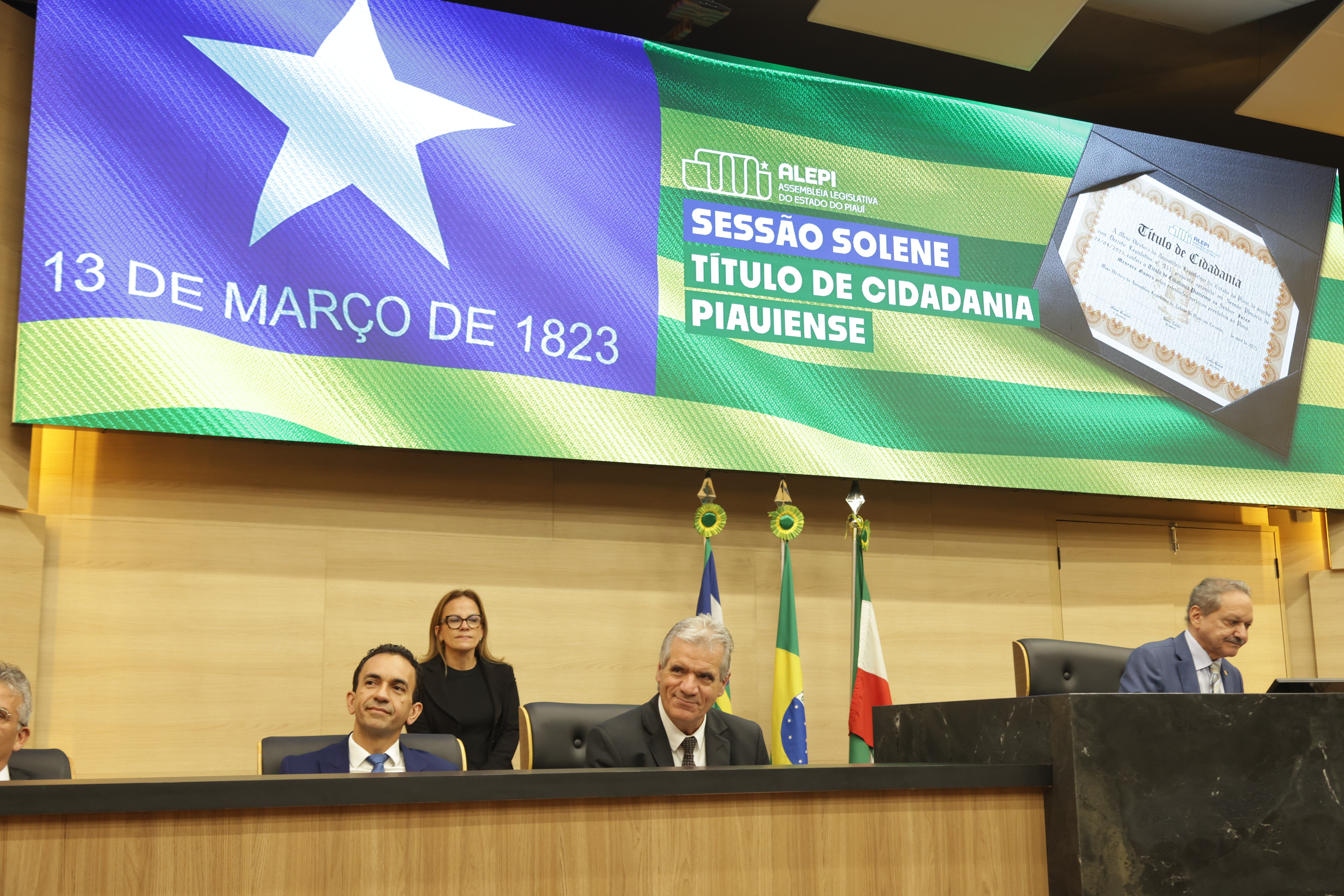 SESSÃO SOLENE TÍTULO DE CIDADANIA AO SR ADOLFO CURBELO CASTELLANOS EMBAIXADOR DE CUBA NO BRASIL (21).jpg