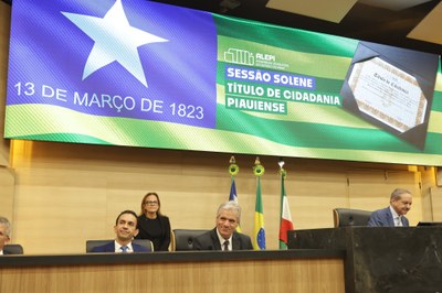 SESSÃO SOLENE TÍTULO DE CIDADANIA AO SR ADOLFO CURBELO CASTELLANOS EMBAIXADOR DE CUBA NO BRASIL (21).jpg