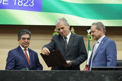 SESSÃO SOLENE TÍTULO DE CIDADANIA AO SR ADOLFO CURBELO CASTELLANOS EMBAIXADOR DE CUBA NO BRASIL (25).jpg