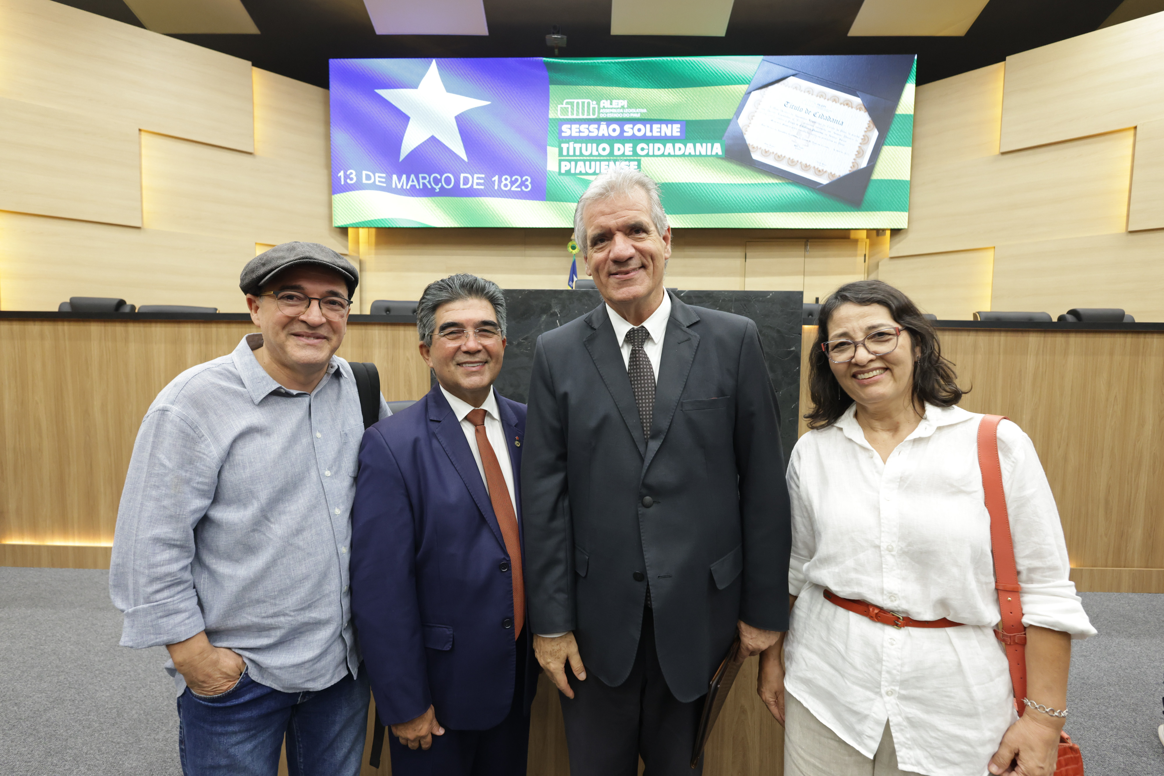 SESSÃO SOLENE TÍTULO DE CIDADANIA AO SR ADOLFO CURBELO CASTELLANOS EMBAIXADOR DE CUBA NO BRASIL (43).jpg