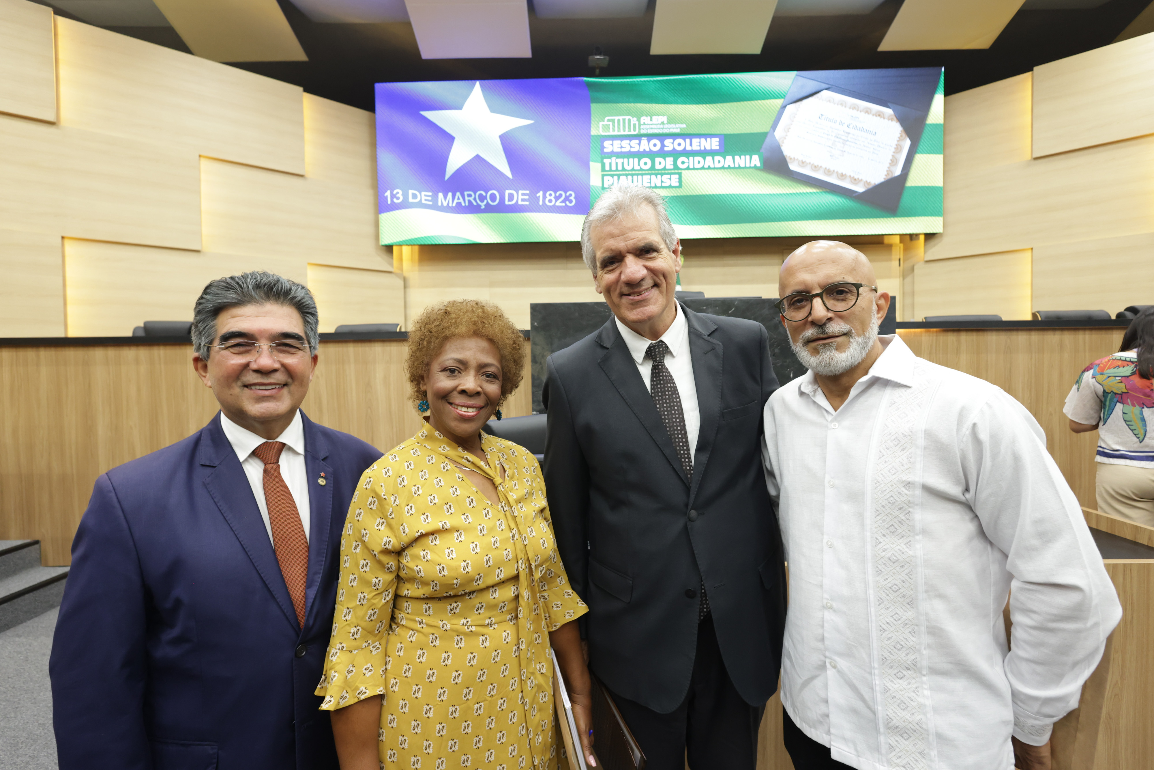 SESSÃO SOLENE TÍTULO DE CIDADANIA AO SR ADOLFO CURBELO CASTELLANOS EMBAIXADOR DE CUBA NO BRASIL (45).jpg