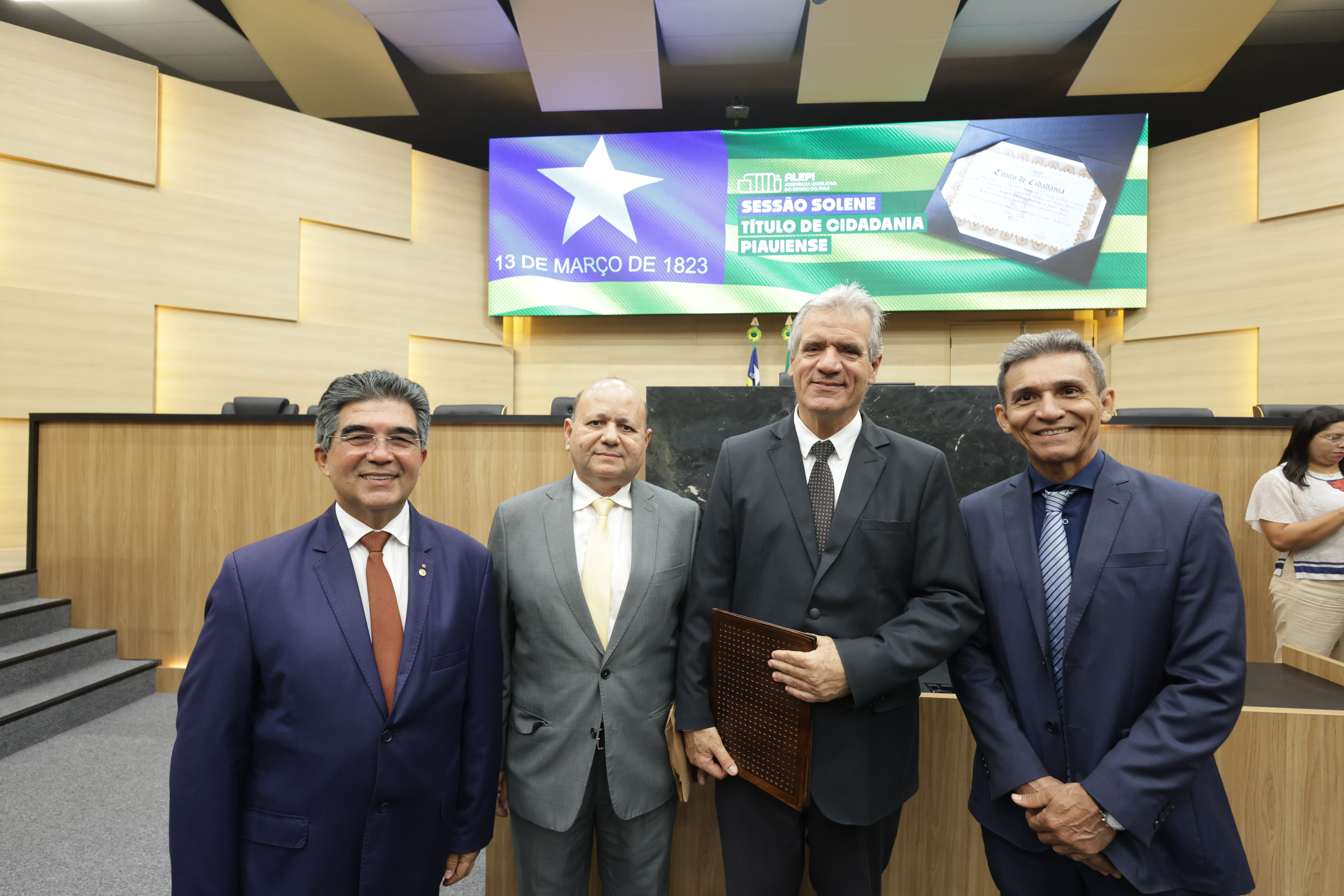 SESSÃO SOLENE TÍTULO DE CIDADANIA AO SR ADOLFO CURBELO CASTELLANOS EMBAIXADOR DE CUBA NO BRASIL (47).jpg