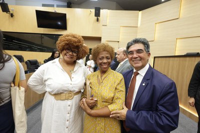 SESSÃO SOLENE TÍTULO DE CIDADANIA AO SR ADOLFO CURBELO CASTELLANOS EMBAIXADOR DE CUBA NO BRASIL (49).jpg
