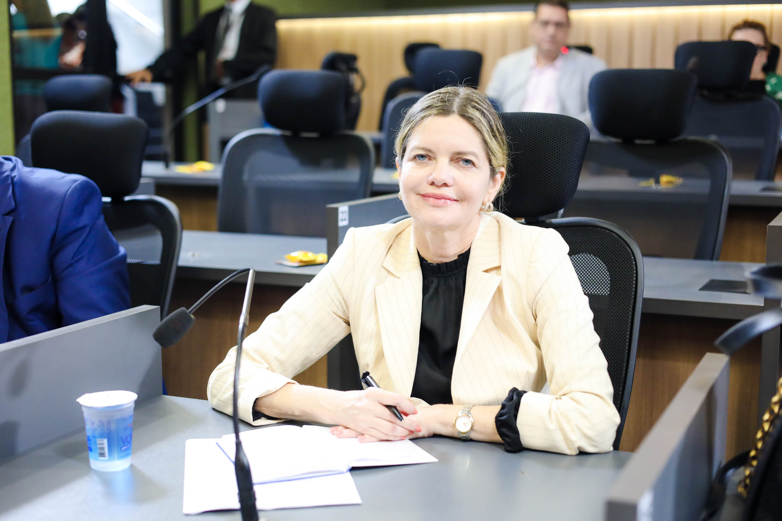 COMISSÃO DE CONSTITUIÇÃO E JUSTIÇA DIA GRACINHA MÃO SANTA 11.03 (5).jpg