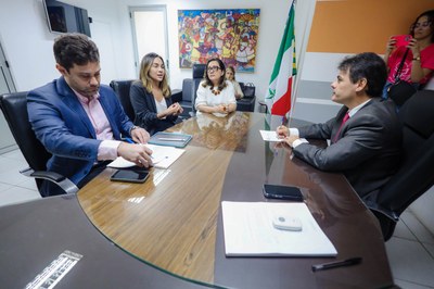 REUNIÃO COM A PRIMEIRA DAMA ISABEL FONTELES E O PRESIDENTE DA ALEPI SEVVERO EULÁLIO (4).jpg