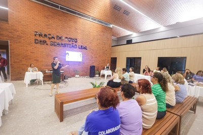 PALESTRA DRA KELLY GONÇALVES EMPREENDEDORISMO E EMPODERAMENTO FEMININO  (4).jpg