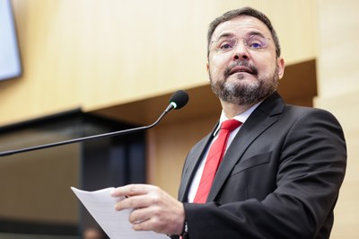 SESSÃO SOLENE TÍTULO DE CIDADANIA DE LEANDRO ANTONIO GRASS PEIXOTO (27).jpg