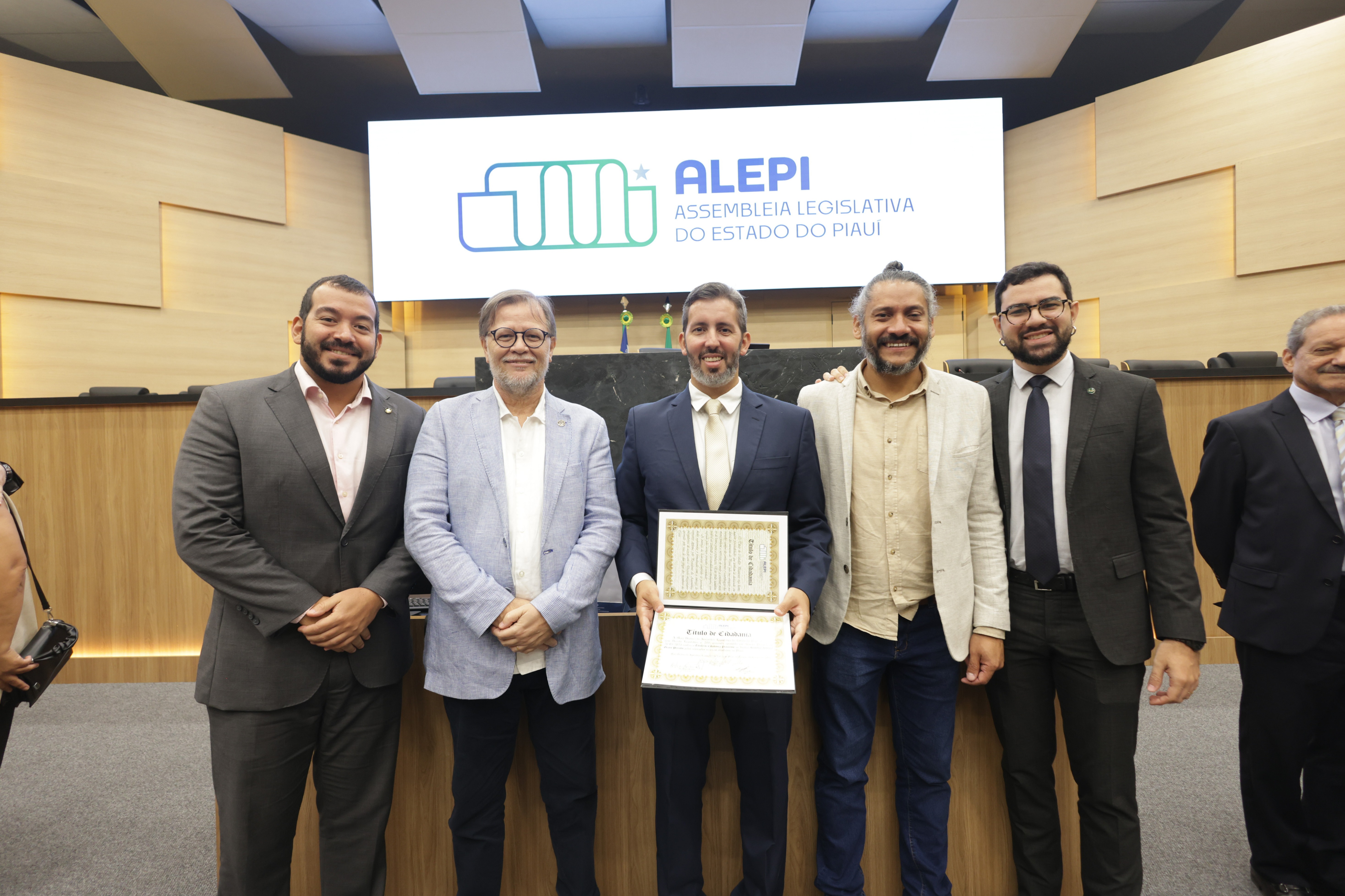 SESSÃO SOLENE TÍTULO DE CIDADANIA DE LEANDRO ANTONIO GRASS PEIXOTO (52).jpg