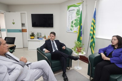 VISITA DE CORTESIA À DEFENSORA GERAL DO ESTADO CARLA YASCAR (4).jpg