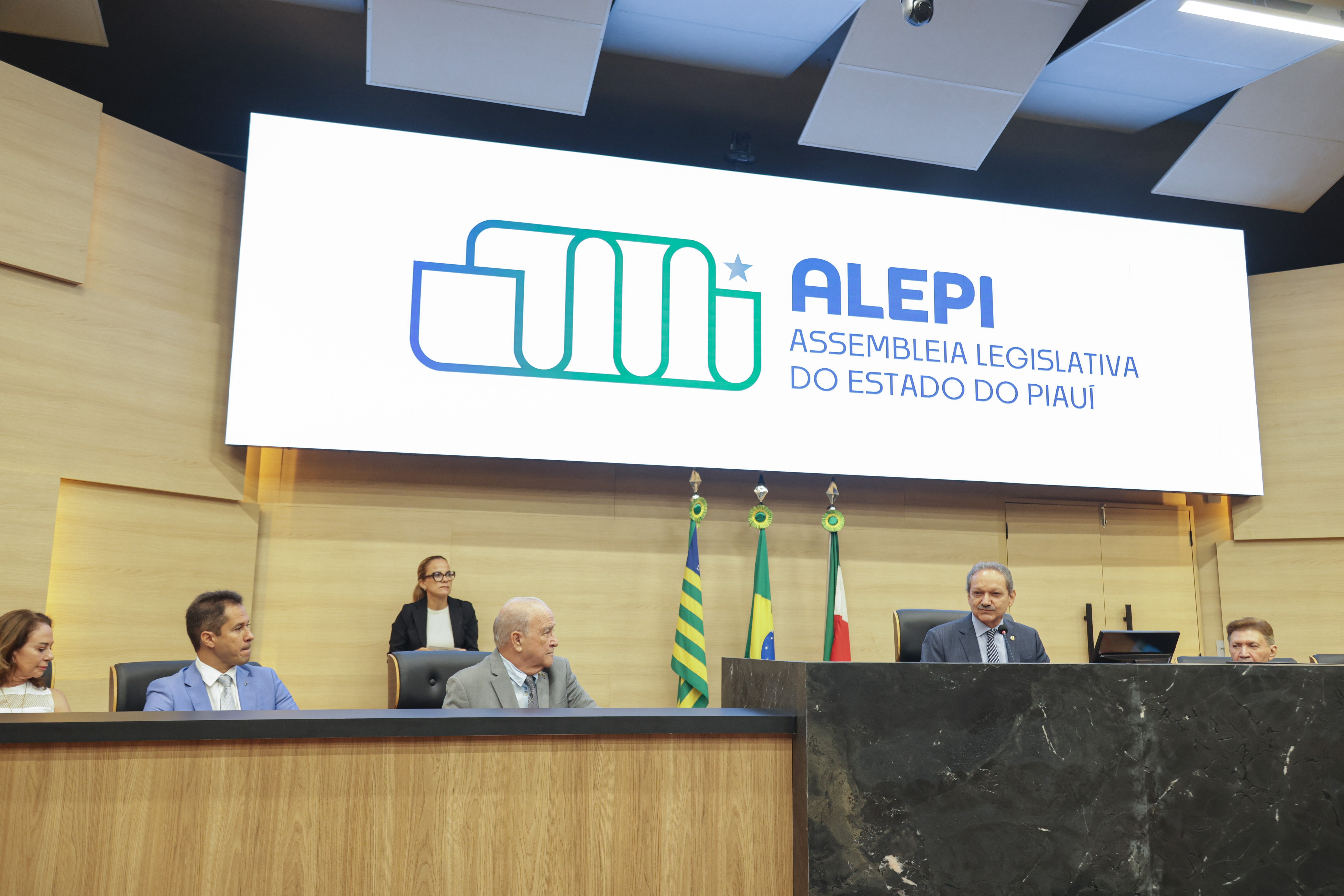  SESSÃO SOLENE TÍTULO DE CIDADANIA AO SR. JOAQUIM OLEGÁRIO DE BARROS ALMEIDA (11).jpg