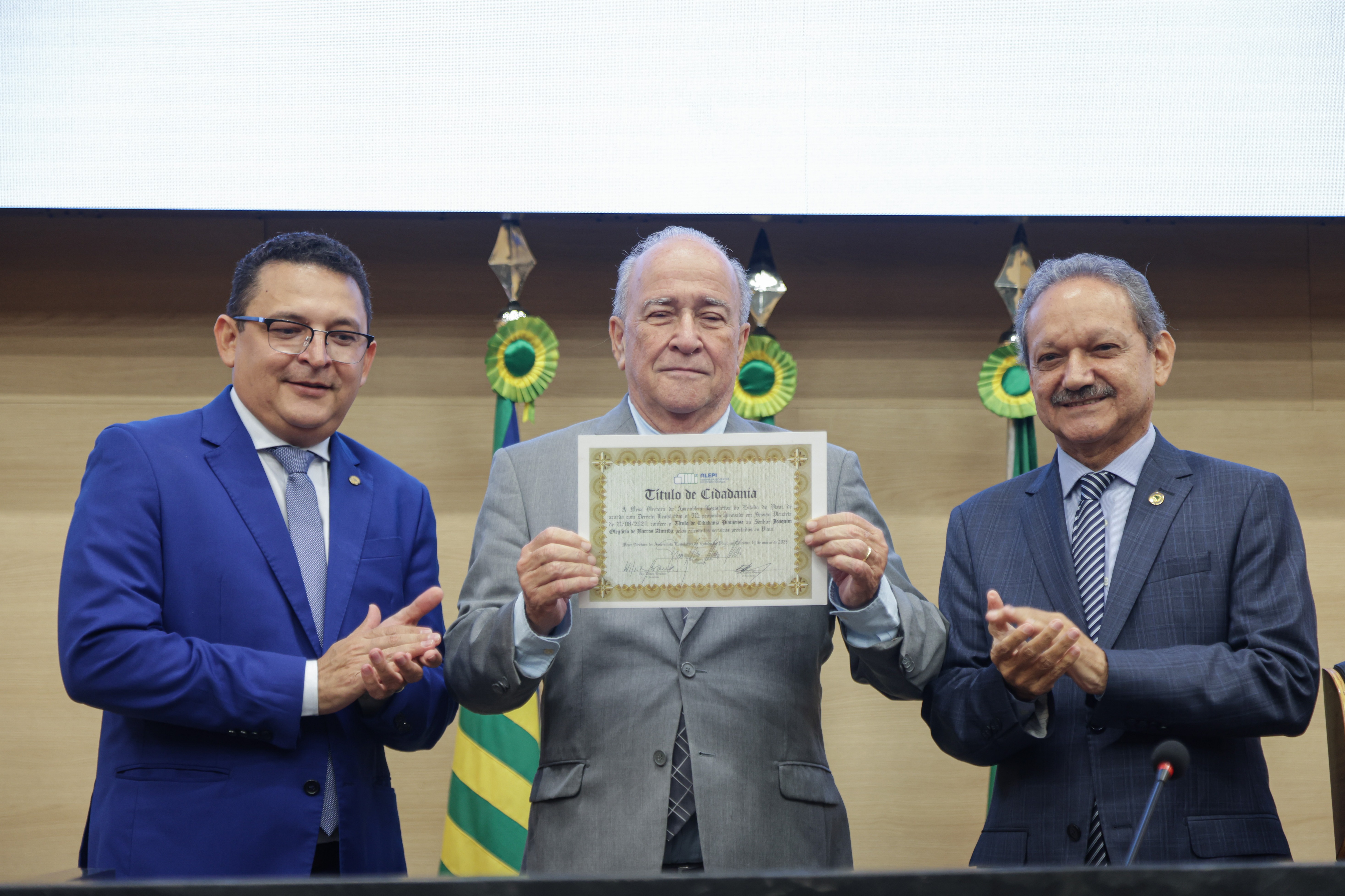  SESSÃO SOLENE TÍTULO DE CIDADANIA AO SR. JOAQUIM OLEGÁRIO DE BARROS ALMEIDA (13).jpg