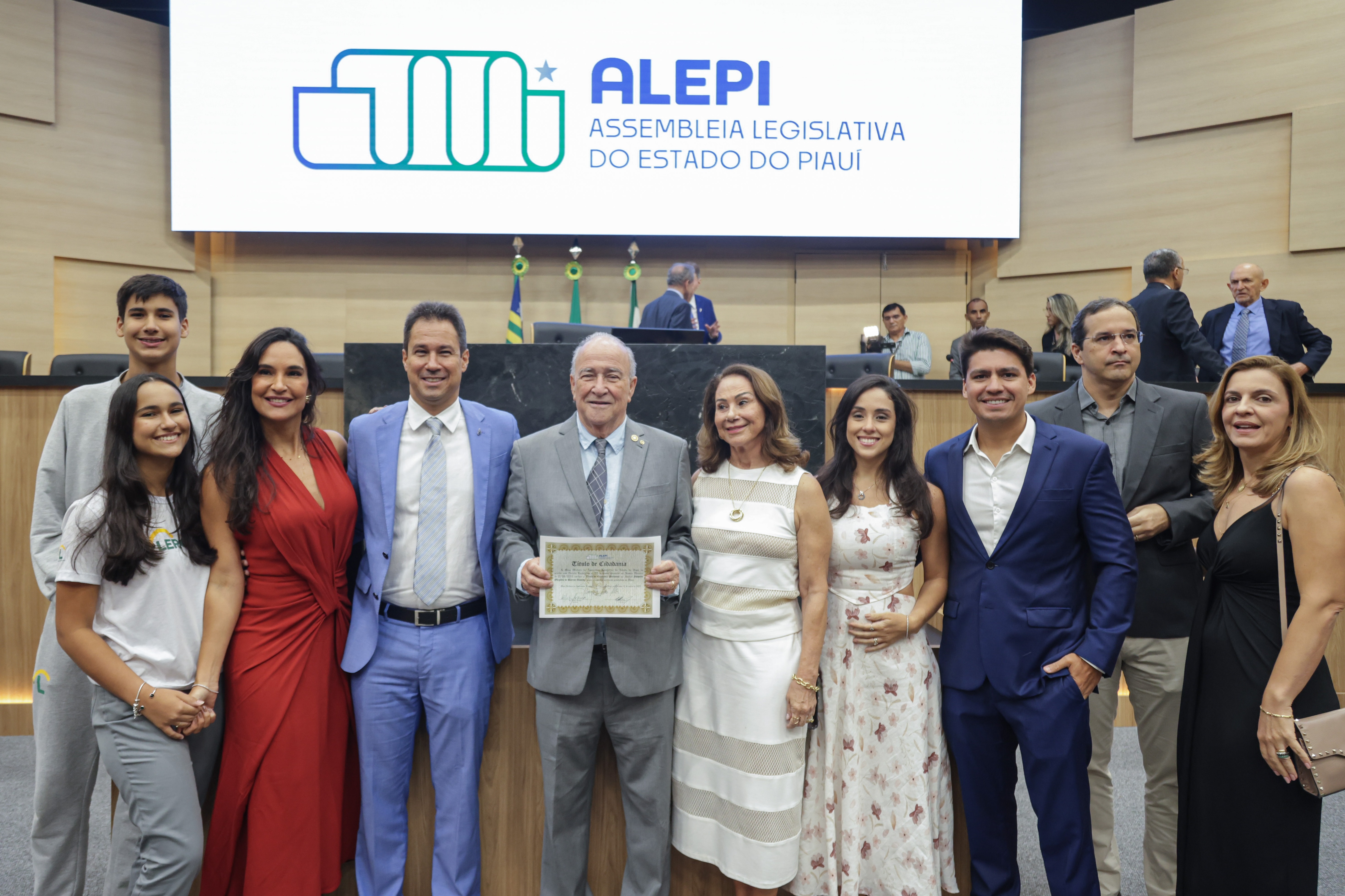  SESSÃO SOLENE TÍTULO DE CIDADANIA AO SR. JOAQUIM OLEGÁRIO DE BARROS ALMEIDA (2).jpg