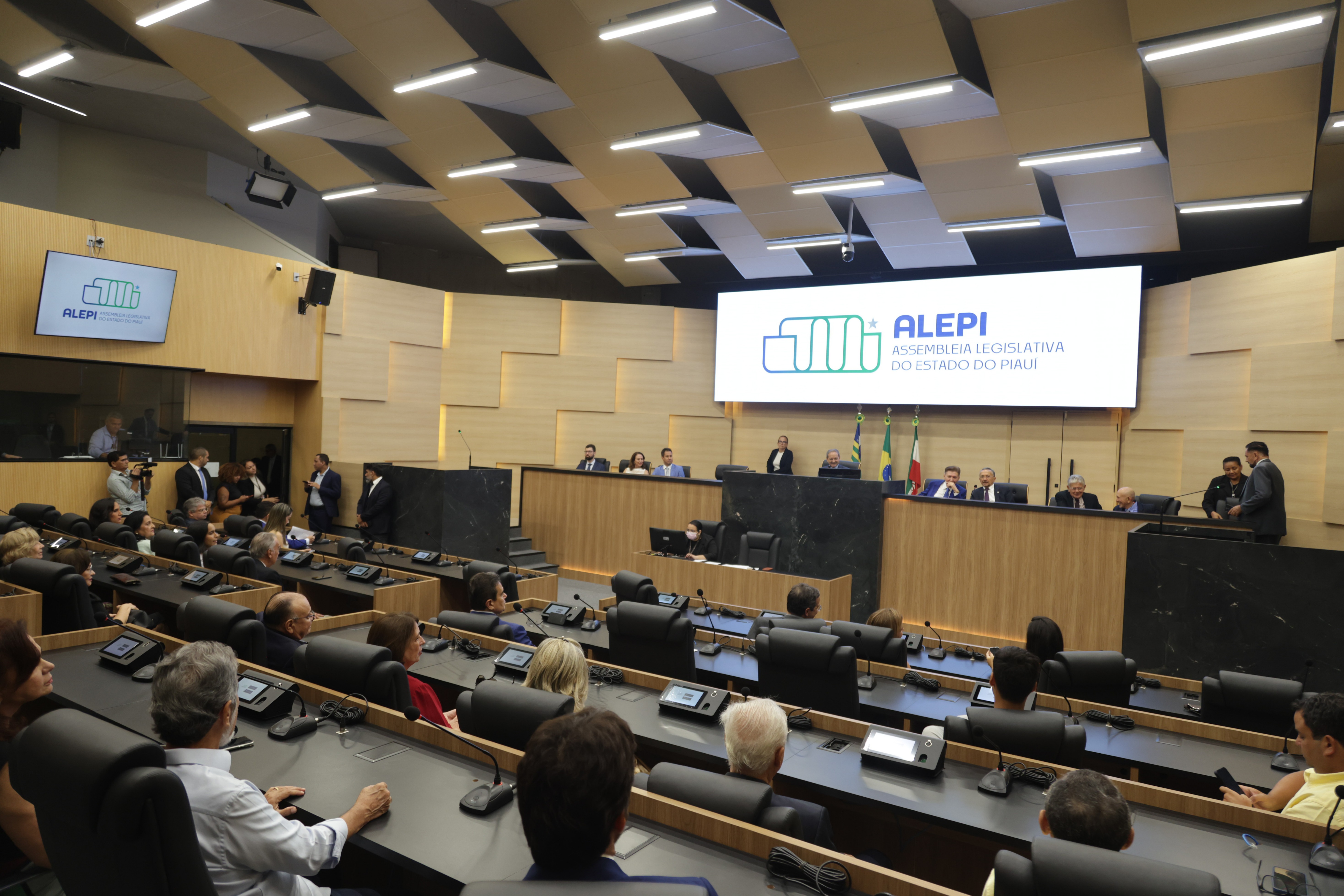  SESSÃO SOLENE TÍTULO DE CIDADANIA AO SR. JOAQUIM OLEGÁRIO DE BARROS ALMEIDA (51).jpg