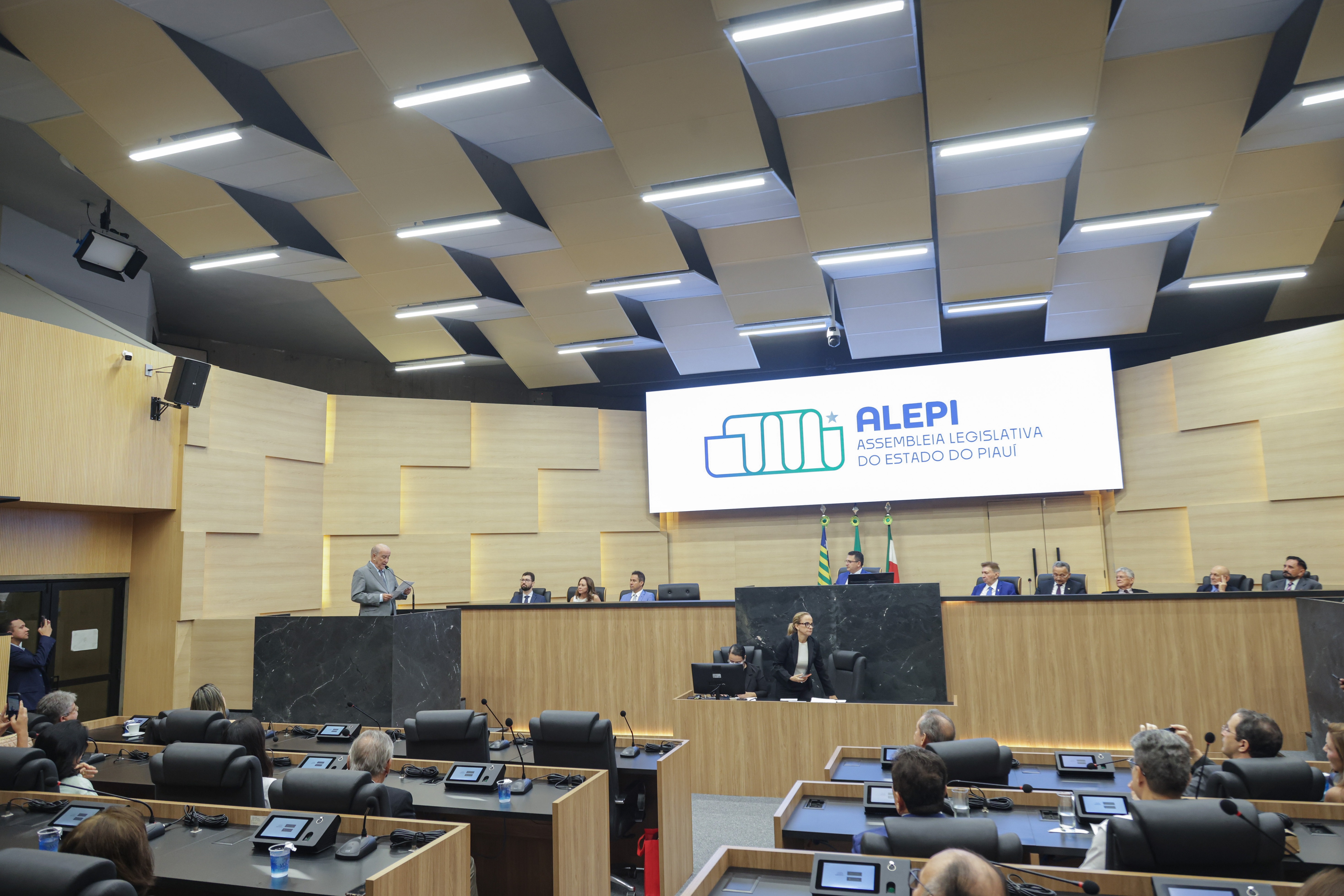  SESSÃO SOLENE TÍTULO DE CIDADANIA AO SR. JOAQUIM OLEGÁRIO DE BARROS ALMEIDA (8).jpg