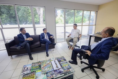 REUNIÃO DO PRESIDENTE DA ALEPI DEP SEVERO EULÁLIO JUNTO COM O SENADOR MARCELO CASTRO COM O SUPERINTENDENDNTE DO DNIT JOSÉ RIBAMAR BASTOS (4).jpg
