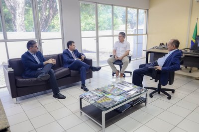 REUNIÃO DO PRESIDENTE DA ALEPI DEP SEVERO EULÁLIO JUNTO COM O SENADOR MARCELO CASTRO COM O SUPERINTENDENDNTE DO DNIT JOSÉ RIBAMAR BASTOS (6).jpg