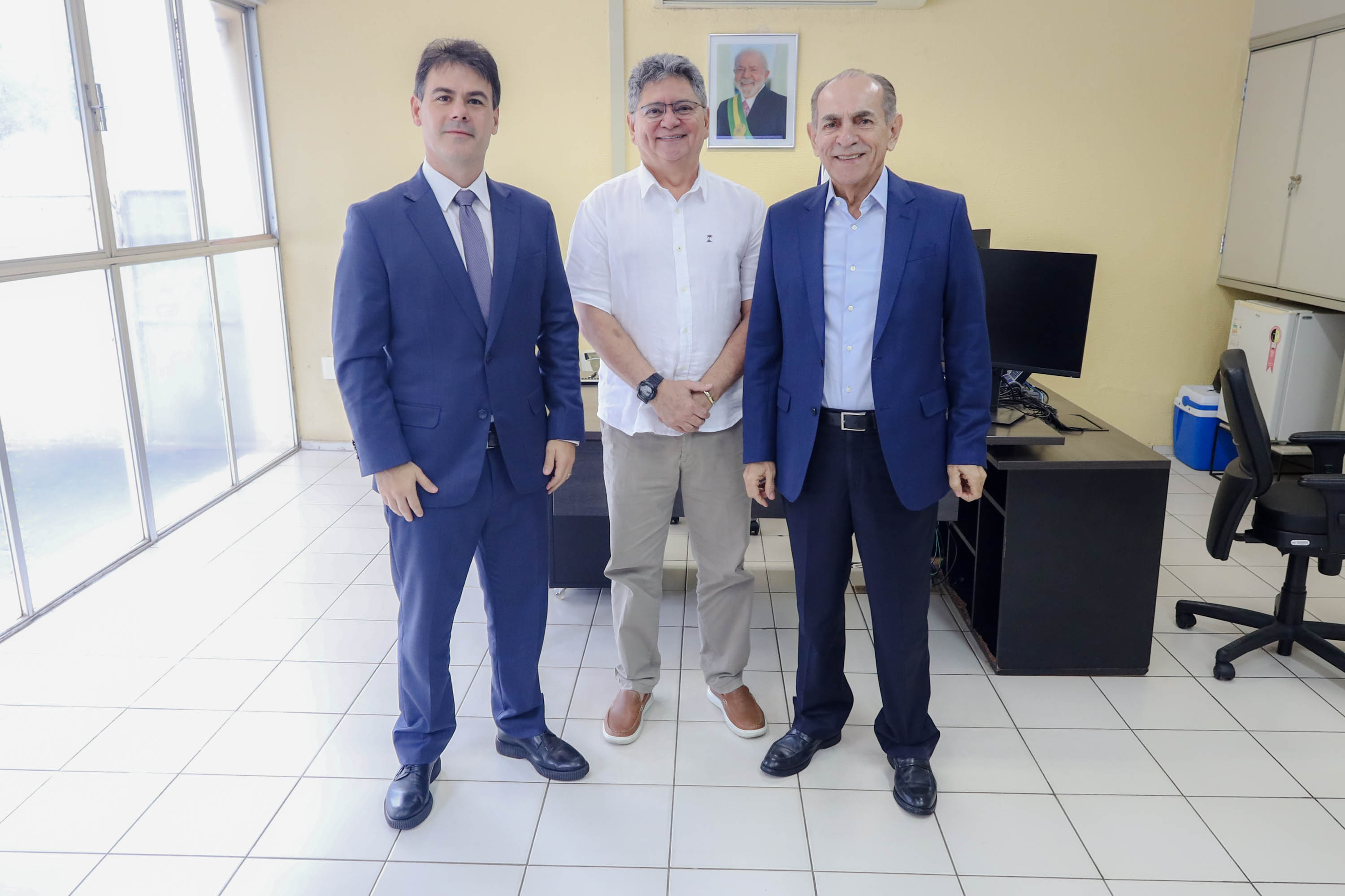 REUNIÃO DO PRESIDENTE DA ALEPI DEP SEVERO EULÁLIO JUNTO COM O SENADOR MARCELO CASTRO COM O SUPERINTENDENDNTE DO DNIT JOSÉ RIBAMAR BASTOS (7).jpg