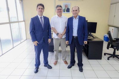 REUNIÃO DO PRESIDENTE DA ALEPI DEP SEVERO EULÁLIO JUNTO COM O SENADOR MARCELO CASTRO COM O SUPERINTENDENDNTE DO DNIT JOSÉ RIBAMAR BASTOS (7).jpg
