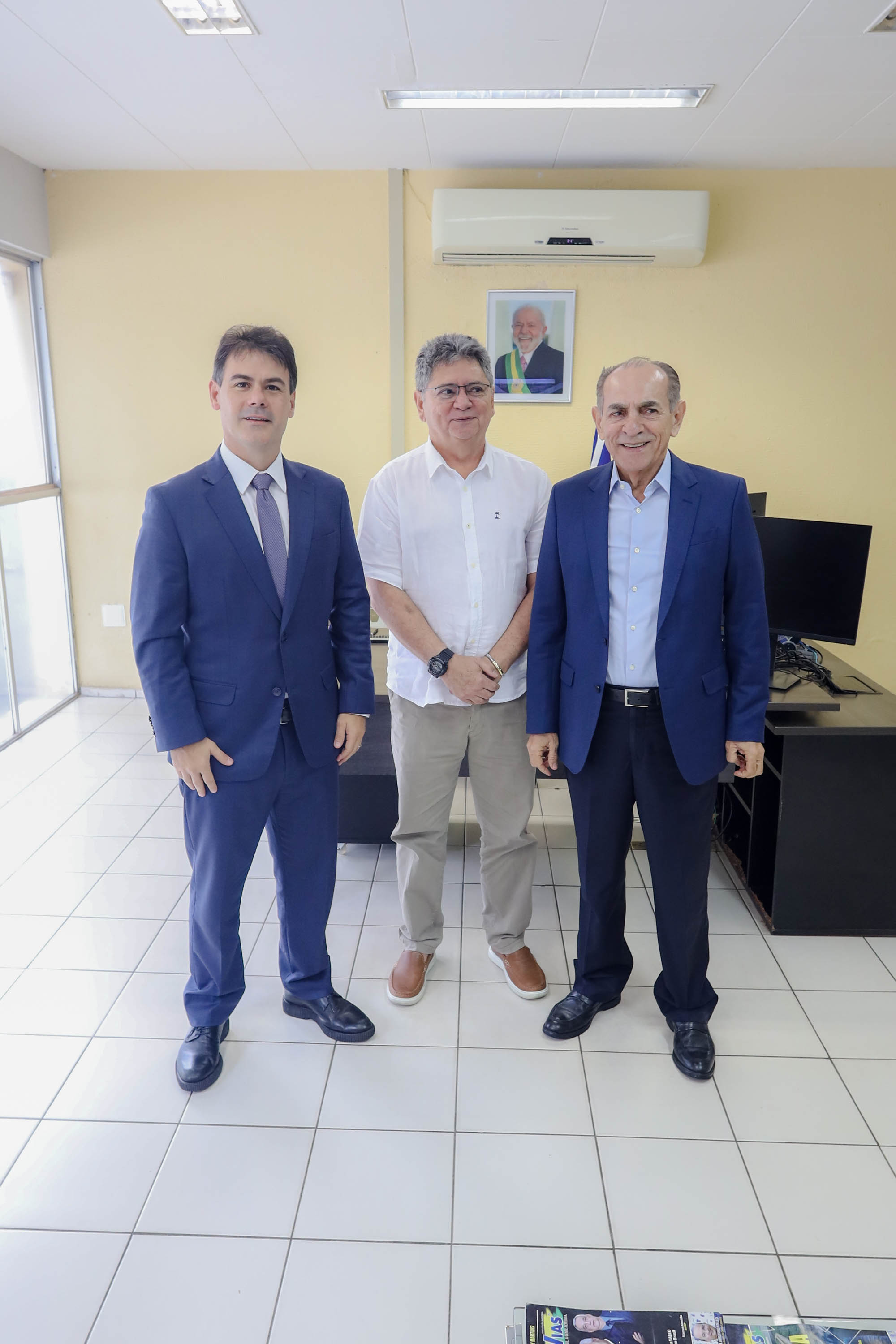 REUNIÃO DO PRESIDENTE DA ALEPI DEP SEVERO EULÁLIO JUNTO COM O SENADOR MARCELO CASTRO COM O SUPERINTENDENDNTE DO DNIT JOSÉ RIBAMAR BASTOS (8).jpg