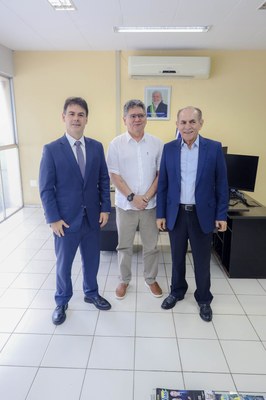 REUNIÃO DO PRESIDENTE DA ALEPI DEP SEVERO EULÁLIO JUNTO COM O SENADOR MARCELO CASTRO COM O SUPERINTENDENDNTE DO DNIT JOSÉ RIBAMAR BASTOS (8).jpg