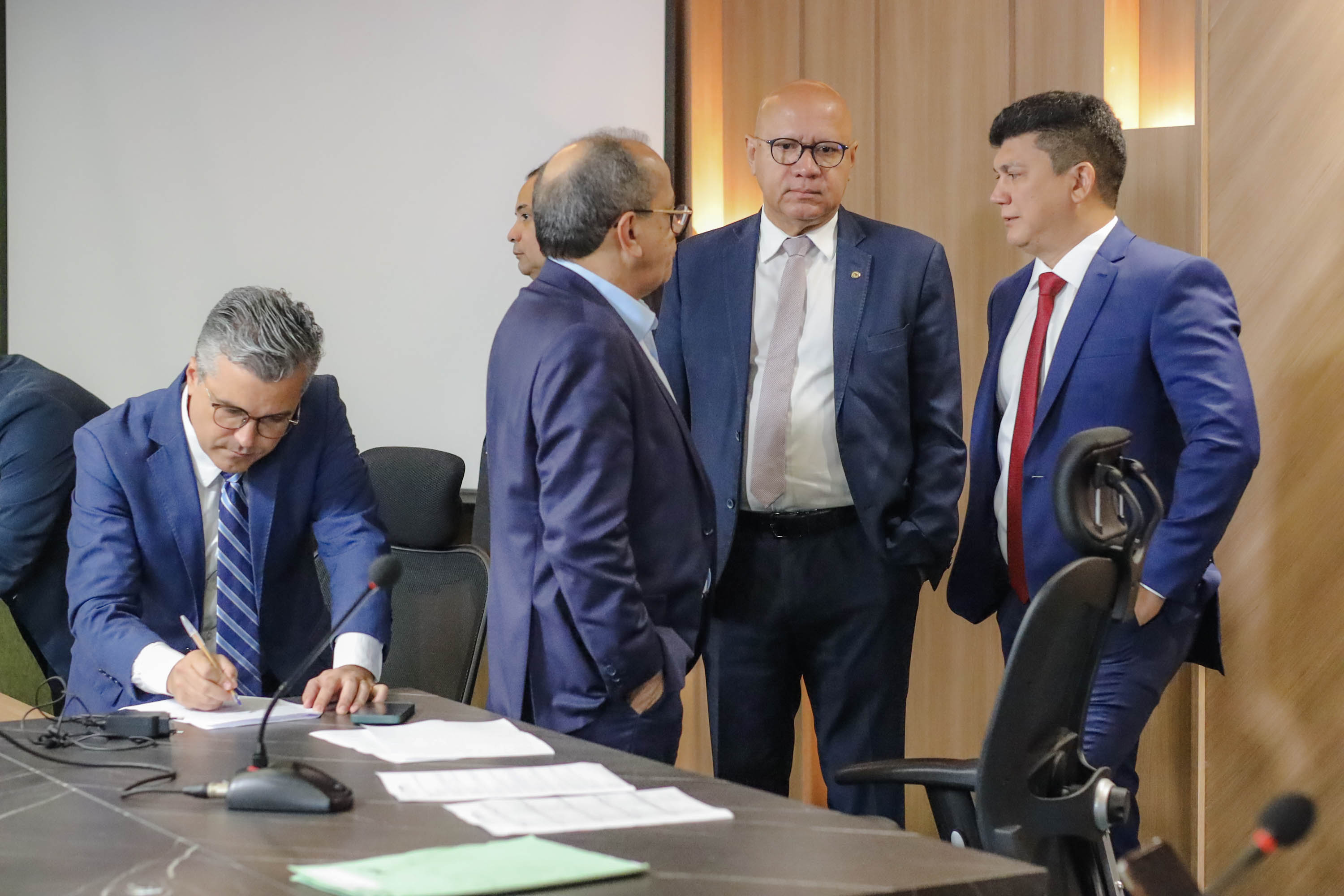 REUNIÃO DAS COMISSÕES CONJUNTAS (2).jpg