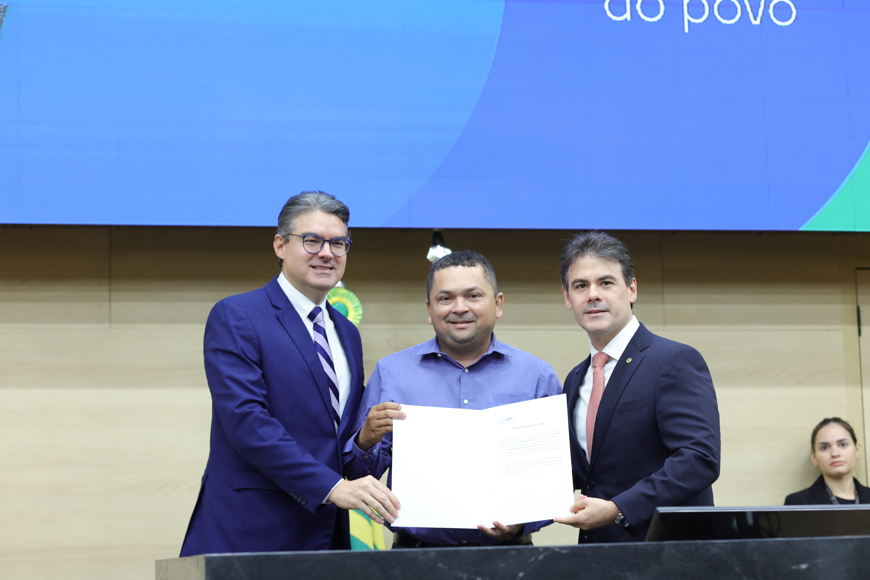 SESSÃO SOLENE POSSE DOS SERVIDORES CONCURSADOS - FOTOS REGIS FALCÃO ASCOM ALEPI (13).jpg