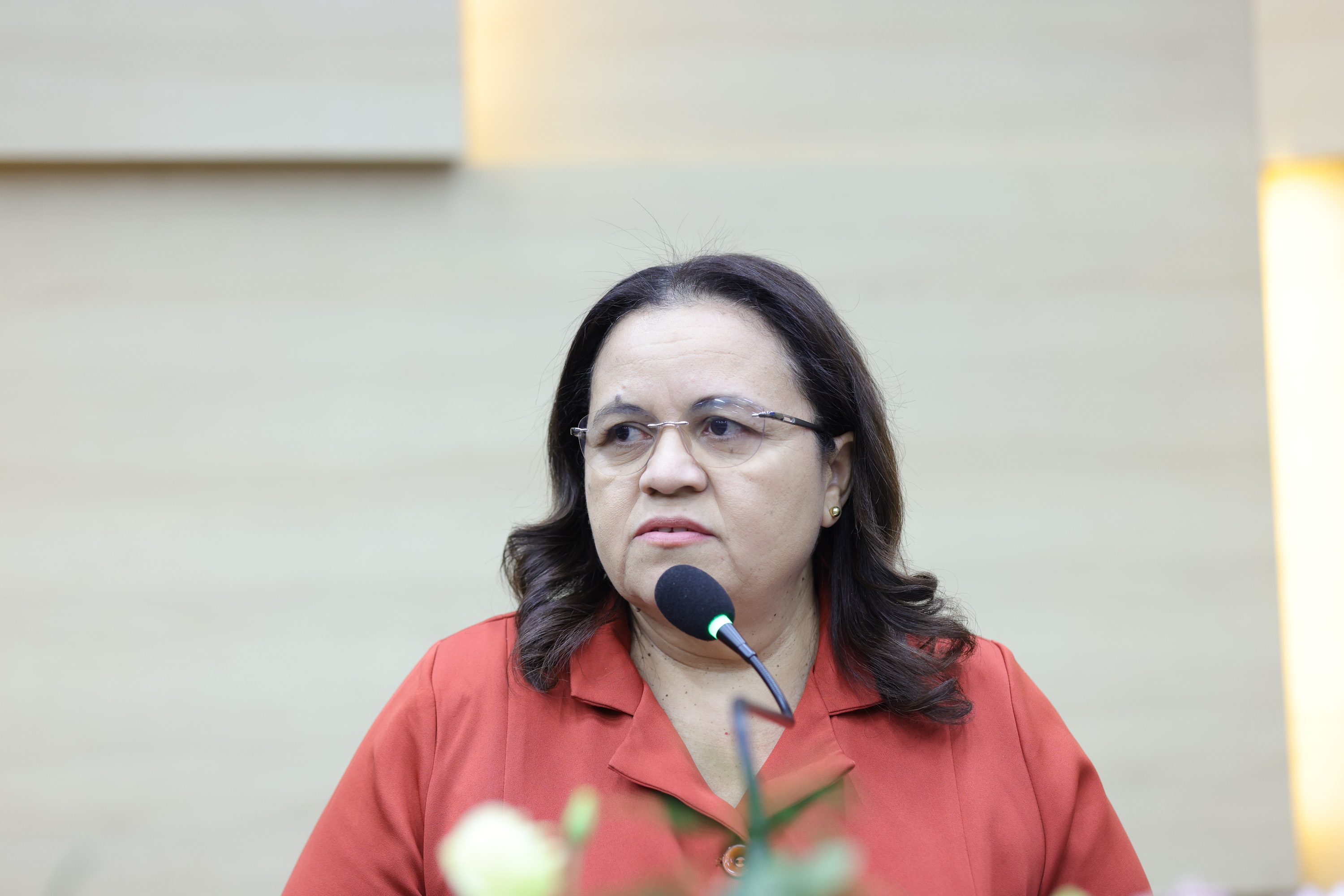 SESSÃO SOLENE TÍTULO DE CIDADANIA À REJANE TAVARES DA SILVA E À  ANA BEATRIZ MARTINS DOS SANTOS SERRAINE (18).jpg