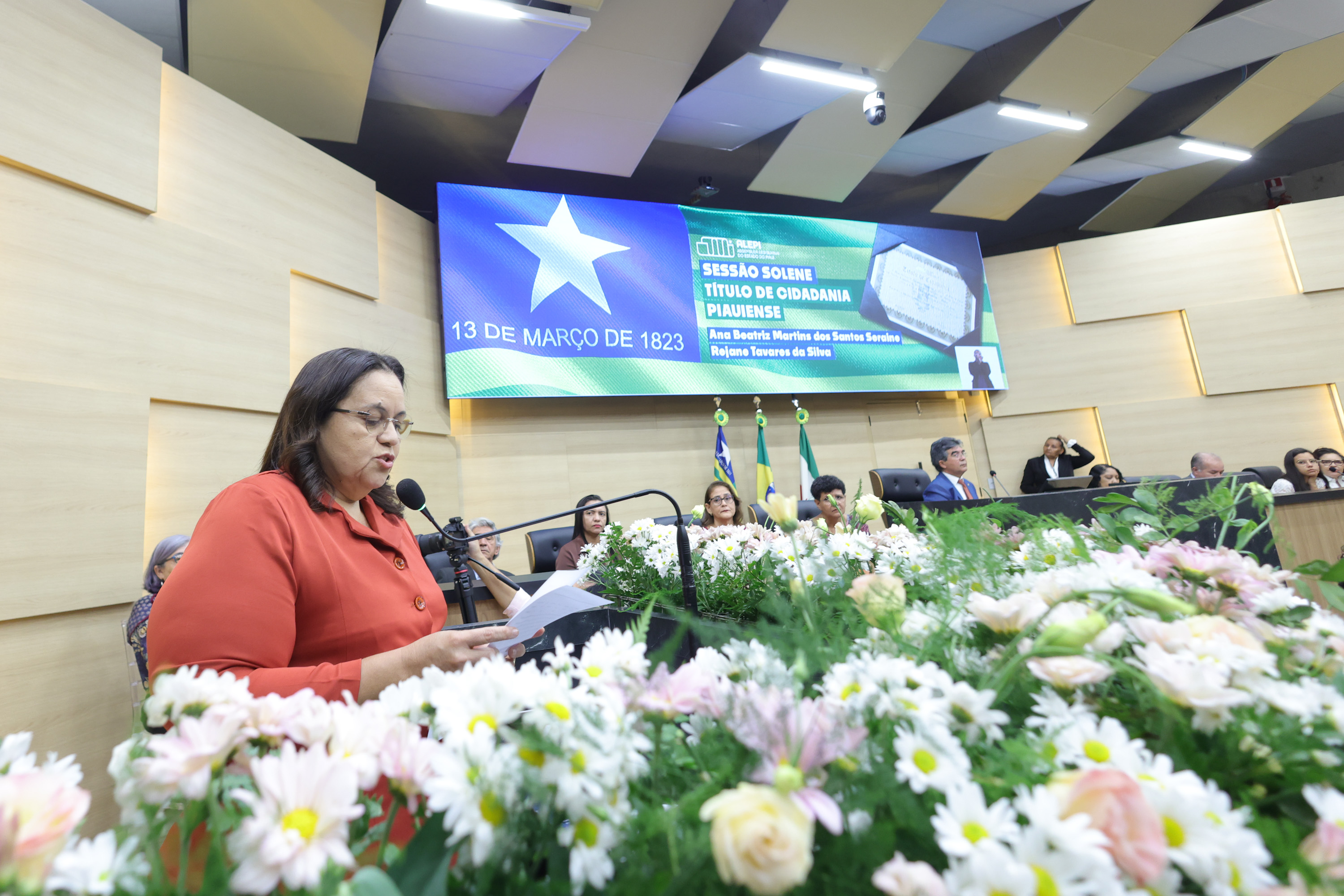 SESSÃO SOLENE TÍTULO DE CIDADANIA À REJANE TAVARES DA SILVA E À  ANA BEATRIZ MARTINS DOS SANTOS SERRAINE (21).jpg