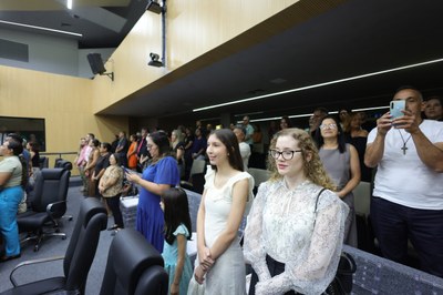 SESSÃO SOLENE TÍTULO DE CIDADANIA À REJANE TAVARES DA SILVA E À  ANA BEATRIZ MARTINS DOS SANTOS SERRAINE (3).jpg