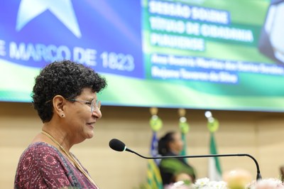 SESSÃO SOLENE TÍTULO DE CIDADANIA À REJANE TAVARES DA SILVA E À  ANA BEATRIZ MARTINS DOS SANTOS SERRAINE (32).jpg