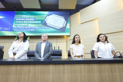 SESSÃO SOLENE TÍTULO DE CIDADANIA À REJANE TAVARES DA SILVA E À  ANA BEATRIZ MARTINS DOS SANTOS SERRAINE (6).jpg