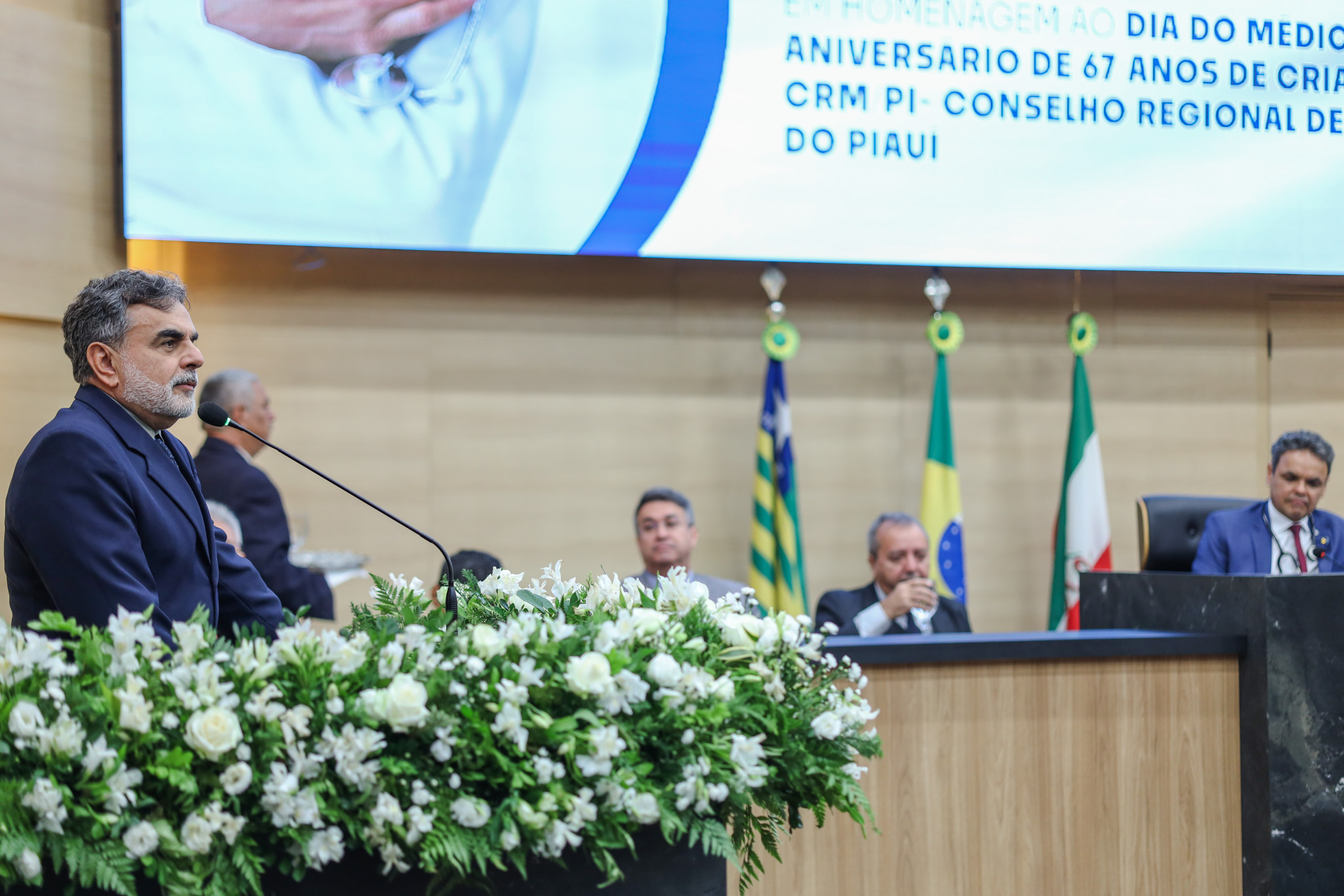 SESSÃO SOLENE DO DIA DO MÉDICO E ANIVERSÁRIO DO CRM (12).jpg