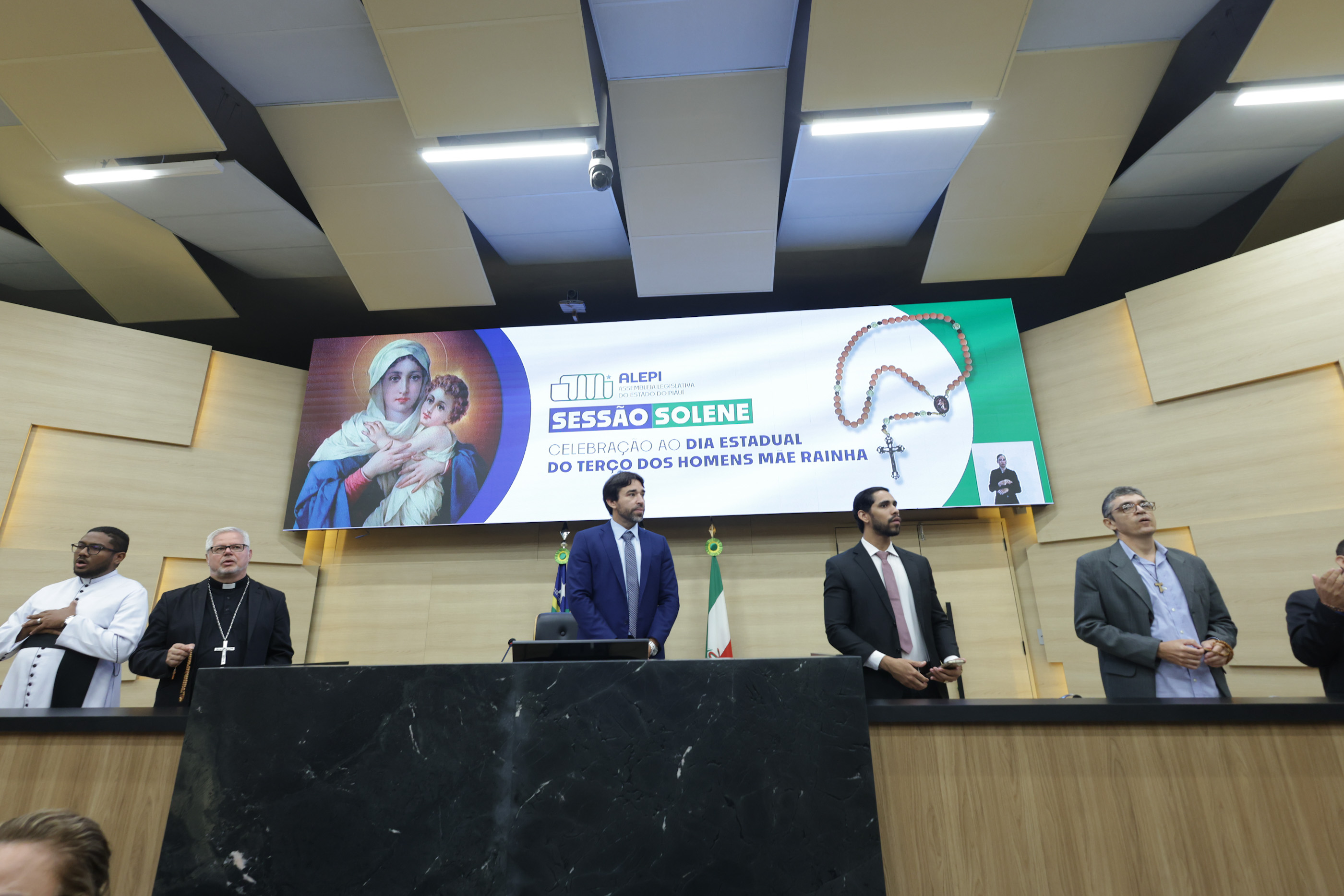 SESSÃO SOLENE PELO DIA ESTADUAL DO TERÇO DOS HOMENS MÃE RAINHA (2).jpg