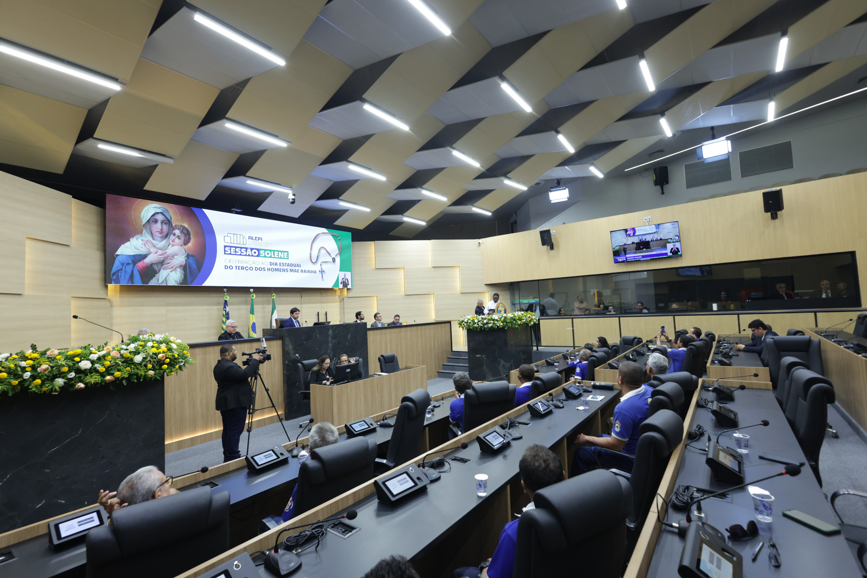 SESSÃO SOLENE PELO DIA ESTADUAL DO TERÇO DOS HOMENS MÃE RAINHA (4).jpg