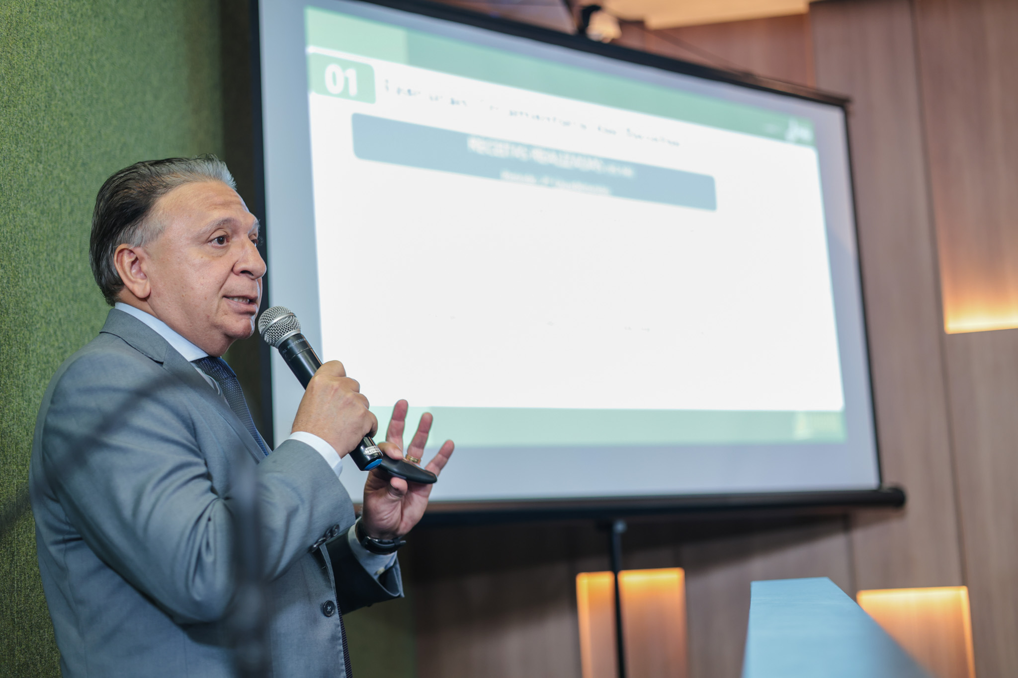 AUDIENCIA PÚBLICA COMISSÃO DE FINANÇAS APRESENTAÇÃO DO 2 QUADRIMESTRE (4).jpg