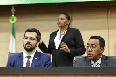 SESSÃO SOLENE PELO DIA DO OBREIRO UNIVERSAL E TÍTULO DE CIDADANIA AO BISPO HENRIQUE COSTA FABRÍCIO (10).jpg