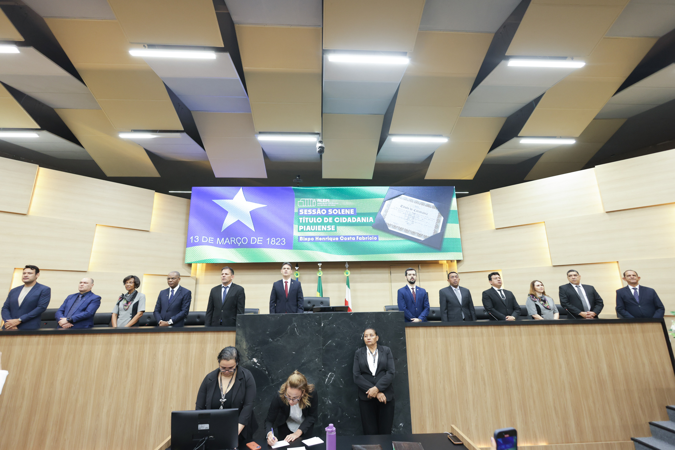 SESSÃO SOLENE PELO DIA DO OBREIRO UNIVERSAL E TÍTULO DE CIDADANIA AO BISPO HENRIQUE COSTA FABRÍCIO (17).jpg