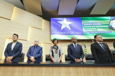 SESSÃO SOLENE PELO DIA DO OBREIRO UNIVERSAL E TÍTULO DE CIDADANIA AO BISPO HENRIQUE COSTA FABRÍCIO (18).jpg