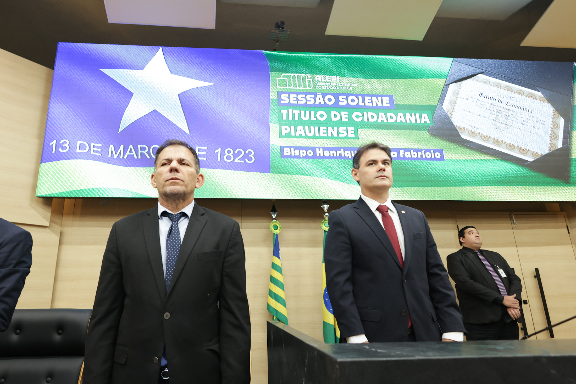 SESSÃO SOLENE PELO DIA DO OBREIRO UNIVERSAL E TÍTULO DE CIDADANIA AO BISPO HENRIQUE COSTA FABRÍCIO (19).jpg