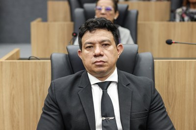 SESSÃO SOLENE PELO DIA DO OBREIRO UNIVERSAL E TÍTULO DE CIDADANIA AO BISPO HENRIQUE COSTA FABRÍCIO (2).jpg