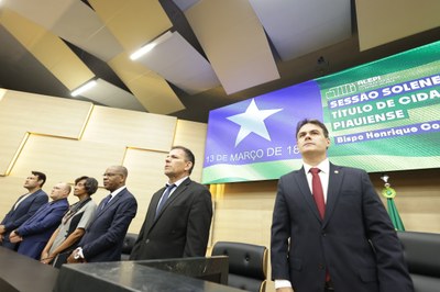 SESSÃO SOLENE PELO DIA DO OBREIRO UNIVERSAL E TÍTULO DE CIDADANIA AO BISPO HENRIQUE COSTA FABRÍCIO (20).jpg