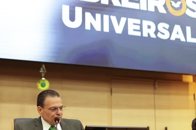 SESSÃO SOLENE PELO DIA DO OBREIRO UNIVERSAL E TÍTULO DE CIDADANIA AO BISPO HENRIQUE COSTA FABRÍCIO (42).jpg