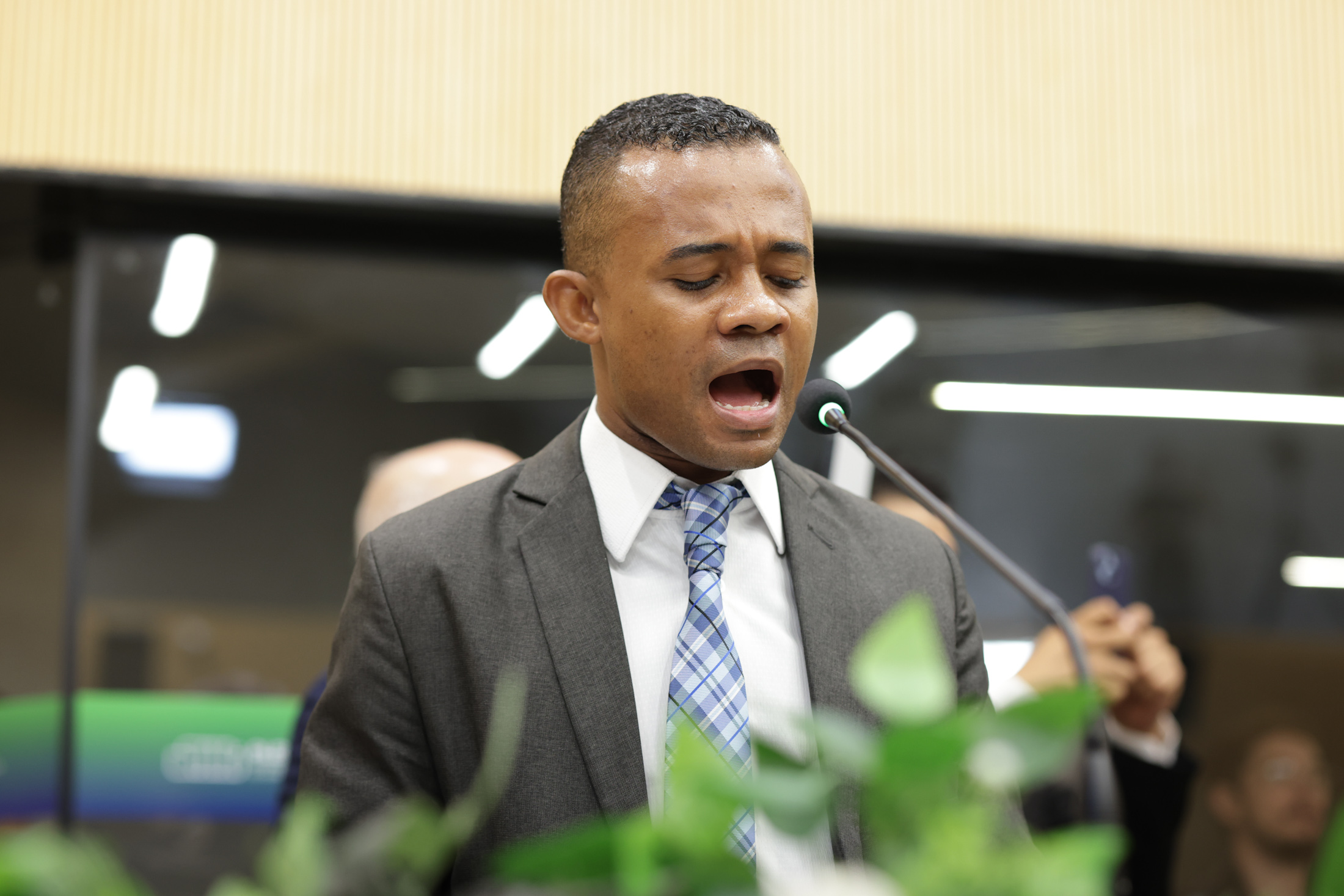 SESSÃO SOLENE PELO DIA DO OBREIRO UNIVERSAL E TÍTULO DE CIDADANIA AO BISPO HENRIQUE COSTA FABRÍCIO (46).jpg