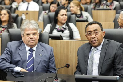 SESSÃO SOLENE PELO DIA DO OBREIRO UNIVERSAL E TÍTULO DE CIDADANIA AO BISPO HENRIQUE COSTA FABRÍCIO.jpg