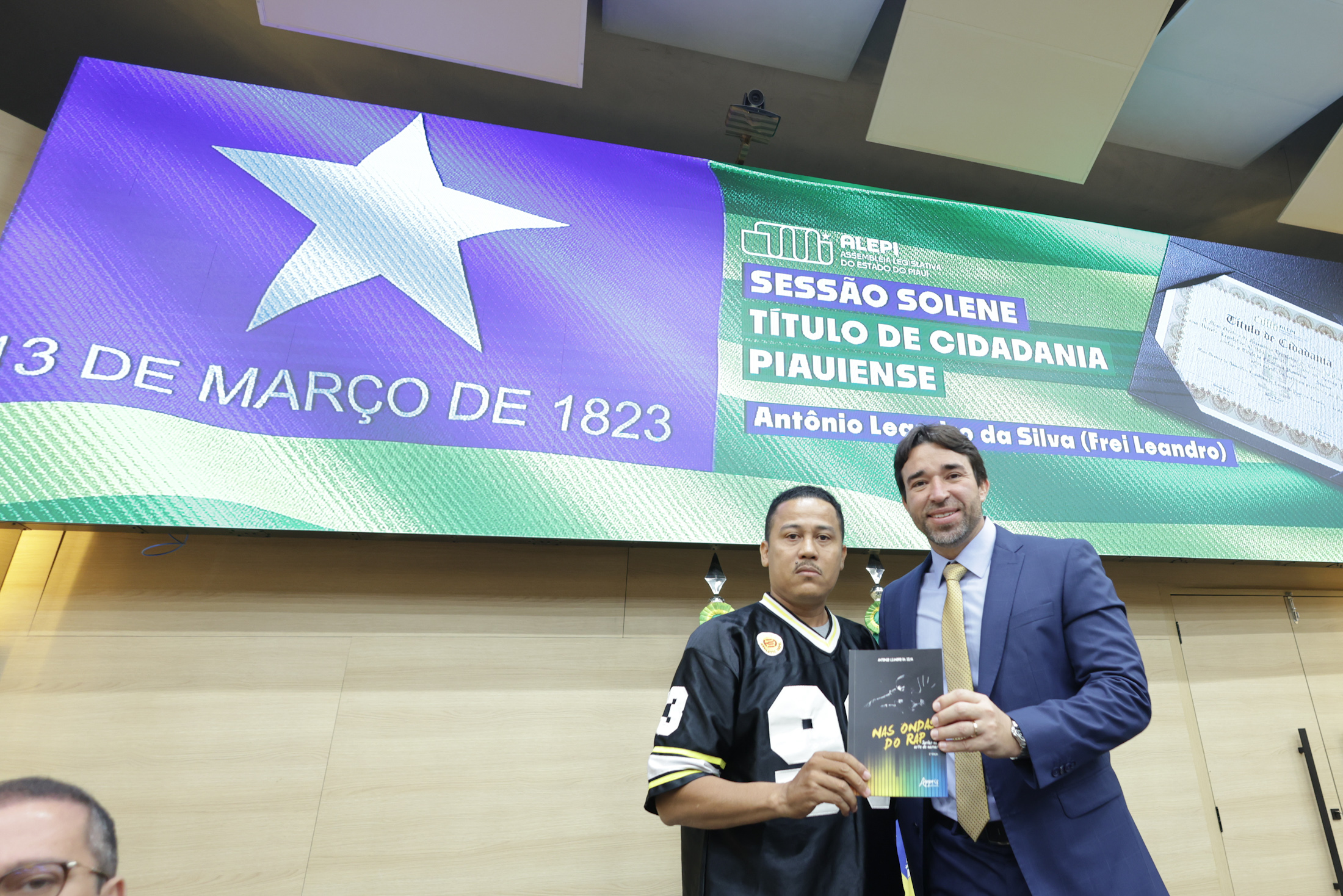 SESSÃO SOLENE TÍTULO DE CIDADANIA AO SR ANTÔNIO LEANDRO DA SILVA (1).jpg